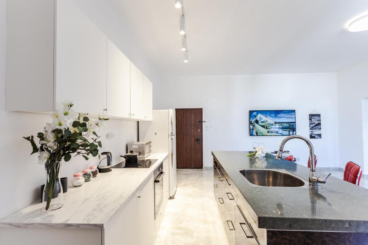 Rabin Square Elegant One Bedroom