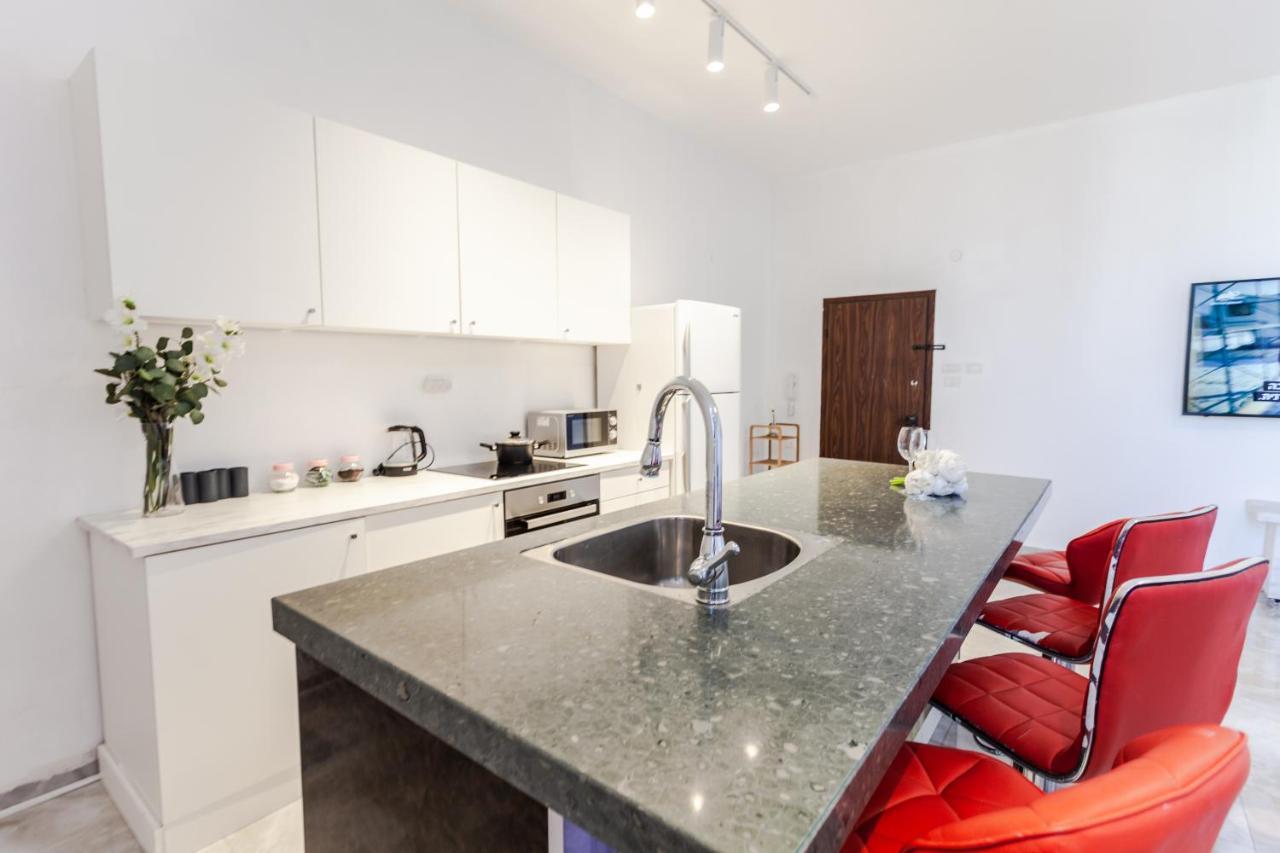 Rabin Square Elegant One Bedroom *